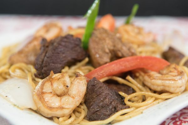 TALLARÍN SALTADO MAR Y TIERRA